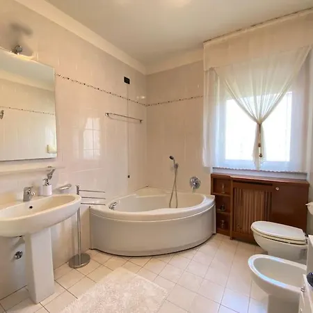 Apartament Incantevole - 15 Minuti Da Duomo + Wifi, Parking San Donato Milanese